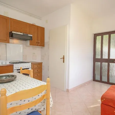 Cute Little For 2 Persons Near The Center, 289