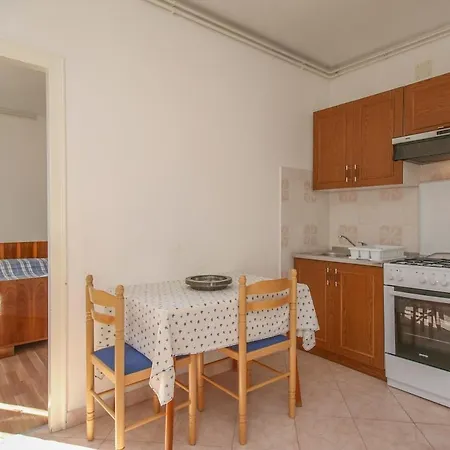 Cute Little For 2 Persons Near The Center, 289 Appartement